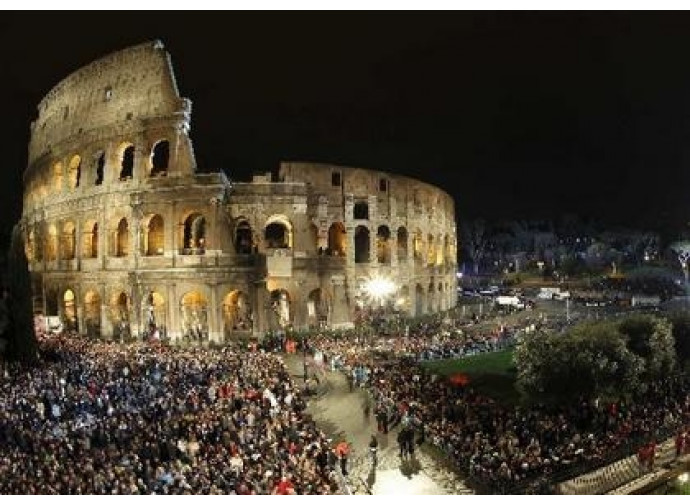 La Via Crucis al Colosseo